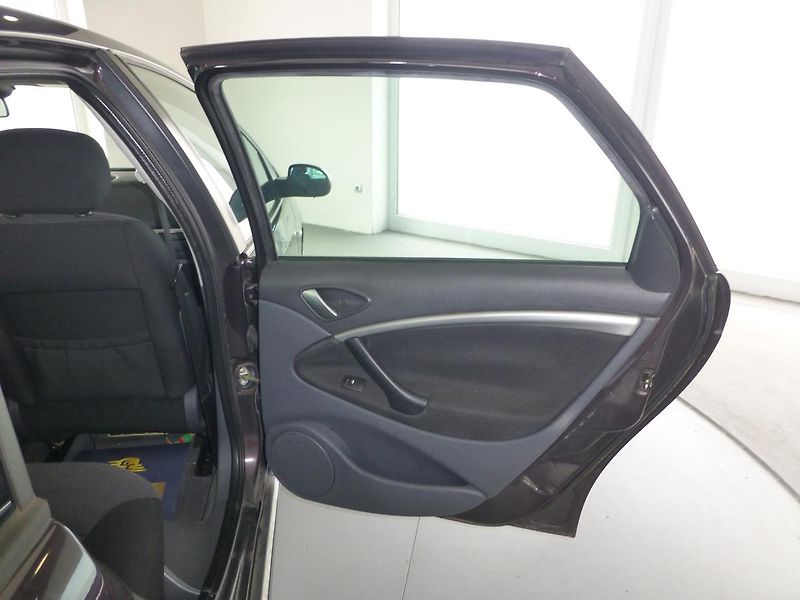 Citroën C5 (2008) 1,6HDI 80KW**DIGIKLIMA**ALU* - fotka 22 z 25