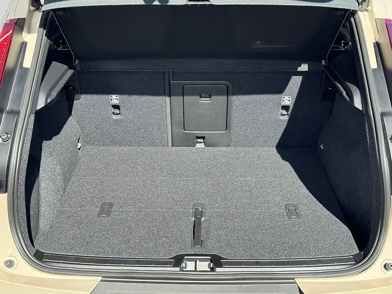 Volvo XC40 PLUS B3, ACC ,BLIS ,FULL LED - fotka 13 z 22