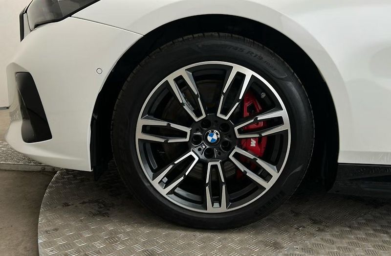 BMW i5 eDrive40 Touring M Kam Tažné - fotka 12 z 26