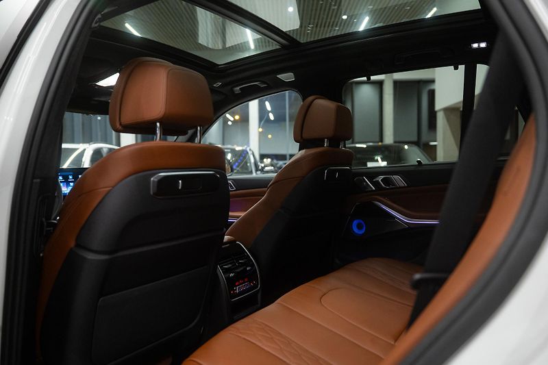 BMW X5 (2025) M30xD 210KW NEZÁVISLÉ MASÁŽ TZ - fotka 27 z 54