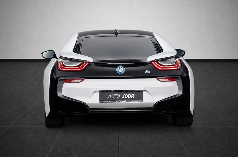 BMW i8 Coupe, Facelift, Lasery - fotka 4 z 28