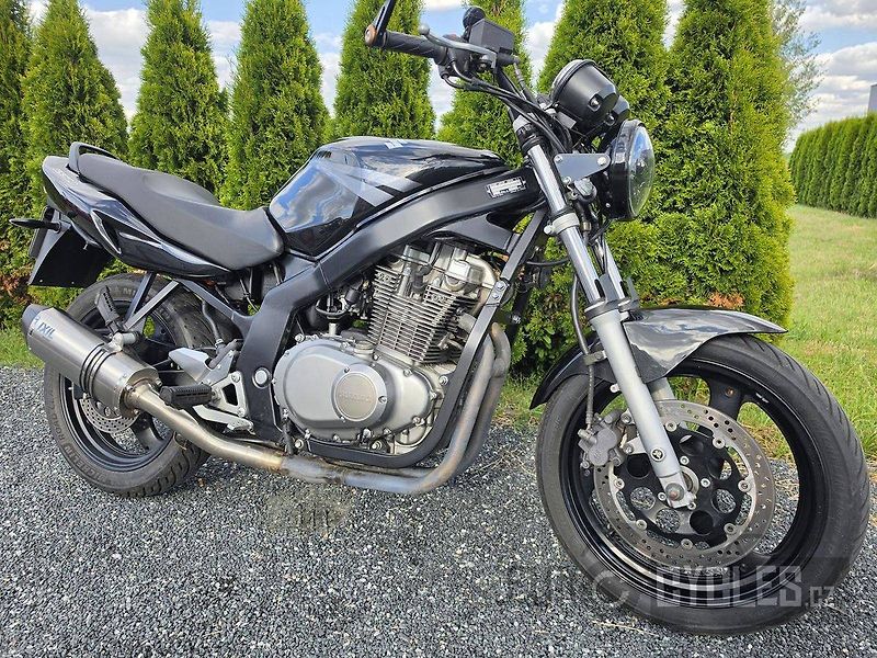 Suzuki GS 500 (2004) - fotka 1 z 15