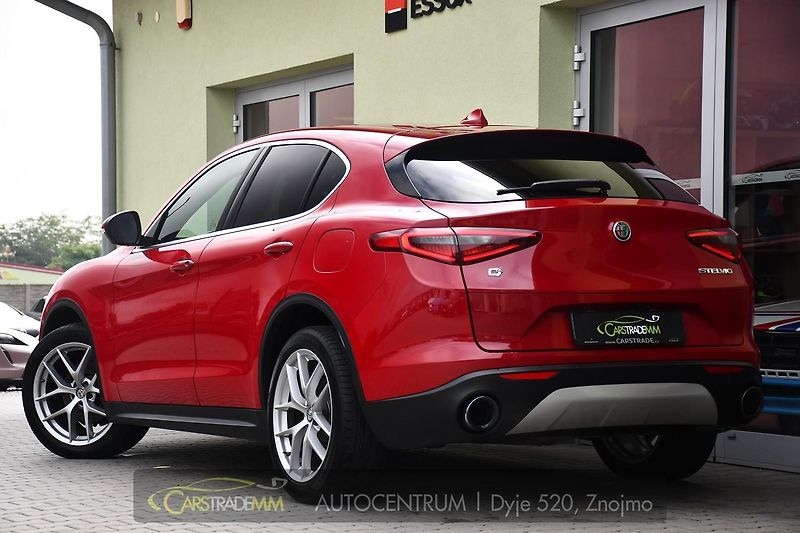 Alfa Romeo Stelvio 2.0 Q4 VELOCE - fotka 3 z 52