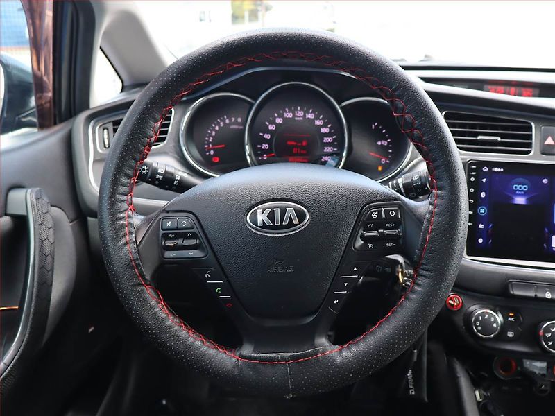 Kia Ceed (2012) Gold 1.6 GDI, Serv.kniha, Navi - fotka 16 z 19