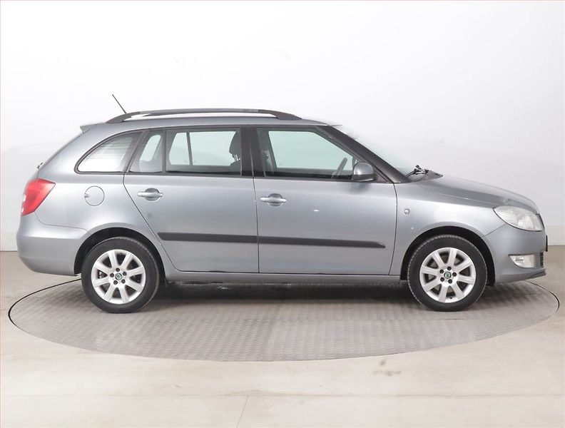Škoda Fabia (2012) 1.2 TSI, Automat, Serv.kniha - fotka 6 z 16