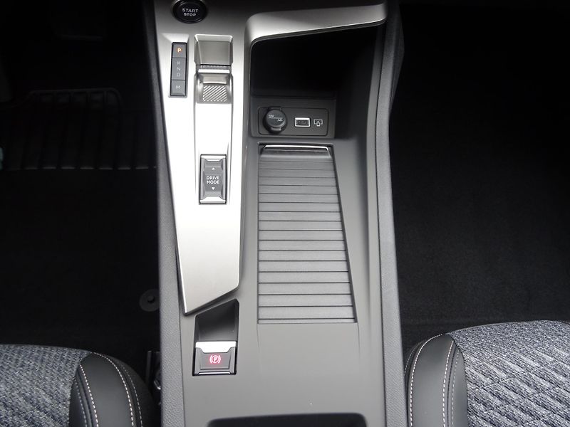Peugeot 308 (2026) SW ALLURE BHDi 130k S&S EAT8 - fotka 32 z 47