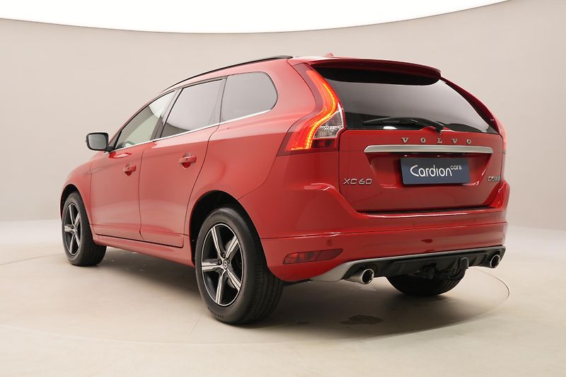 Volvo XC60 D5 AWD R-DESIGN AUT REZERVACE - fotka 10 z 52