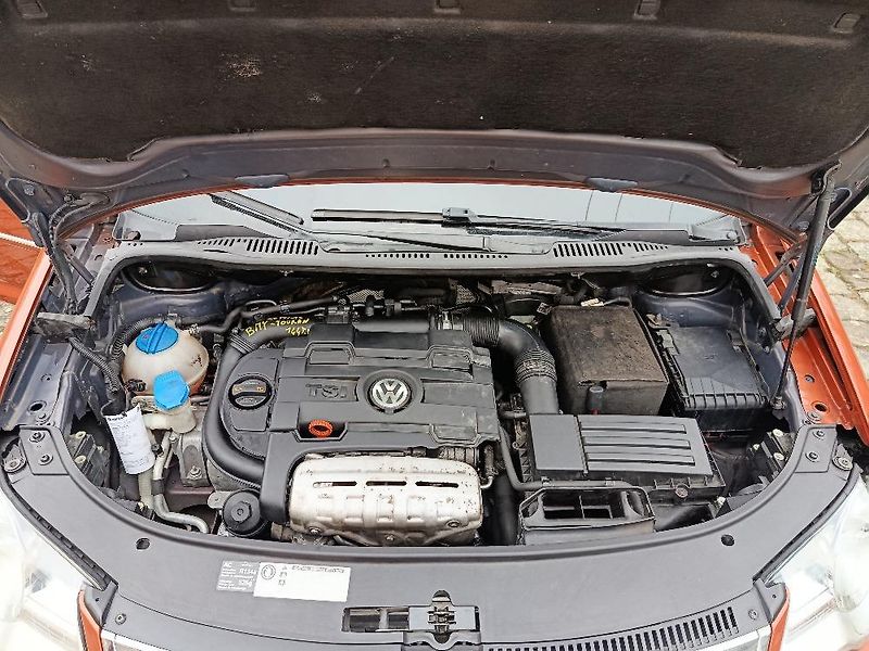 Volkswagen Touran (2010) - fotka 5 z 21