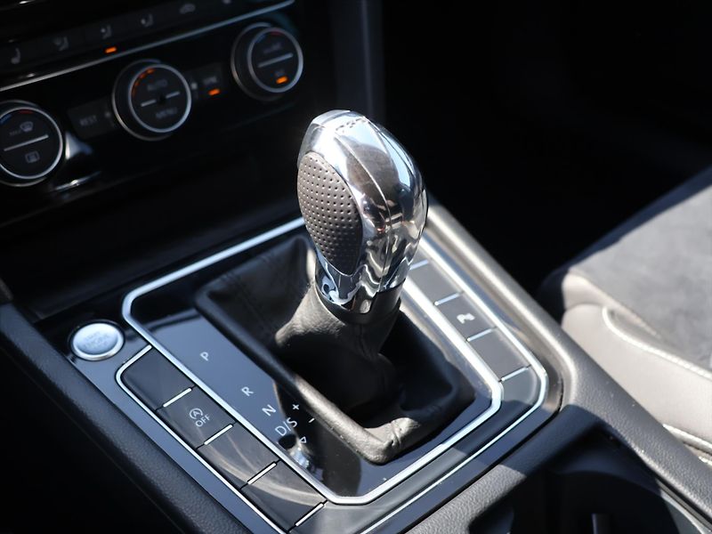Volkswagen Passat 2,0 TDI 110kW DSG Elegance - fotka 30 z 39