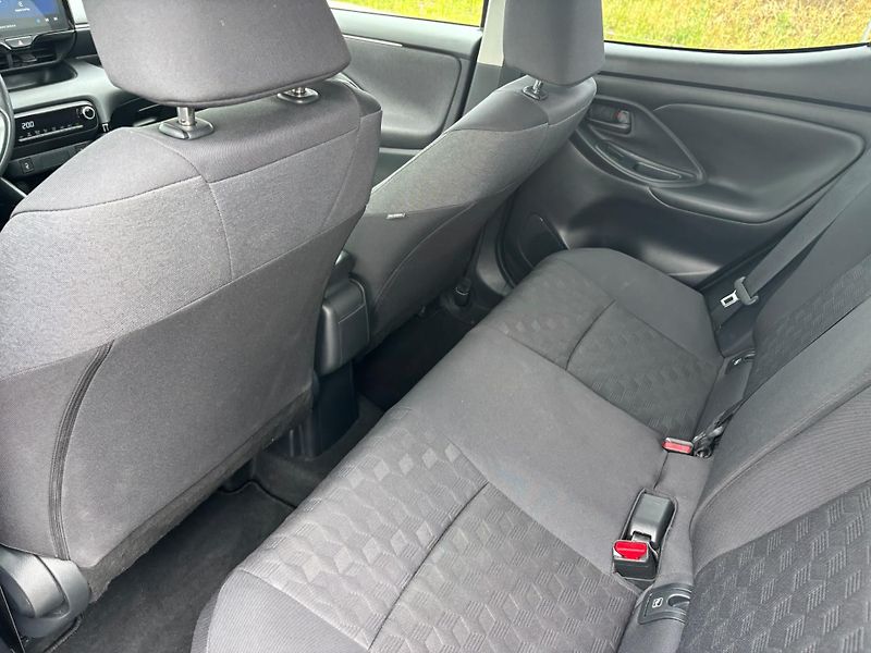 Toyota Yaris 1.5 HSD e-CVT Style - fotka 24 z 27