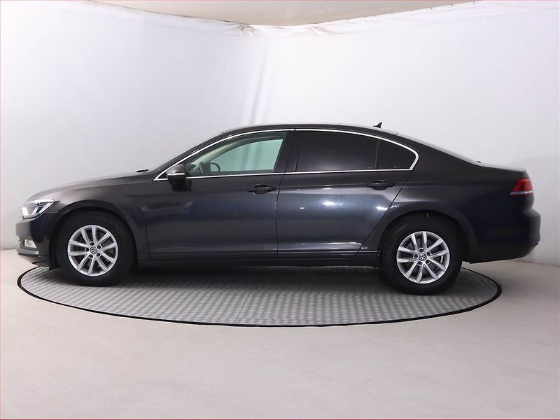 Volkswagen Passat (2018) Comfortline 2.0 TDI, Automat - fotka 3 z 18