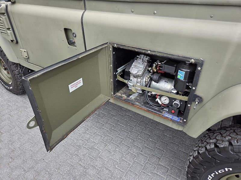 Land Rover Defender TDi HOBSON Military - RENOVACE - fotka 28 z 44