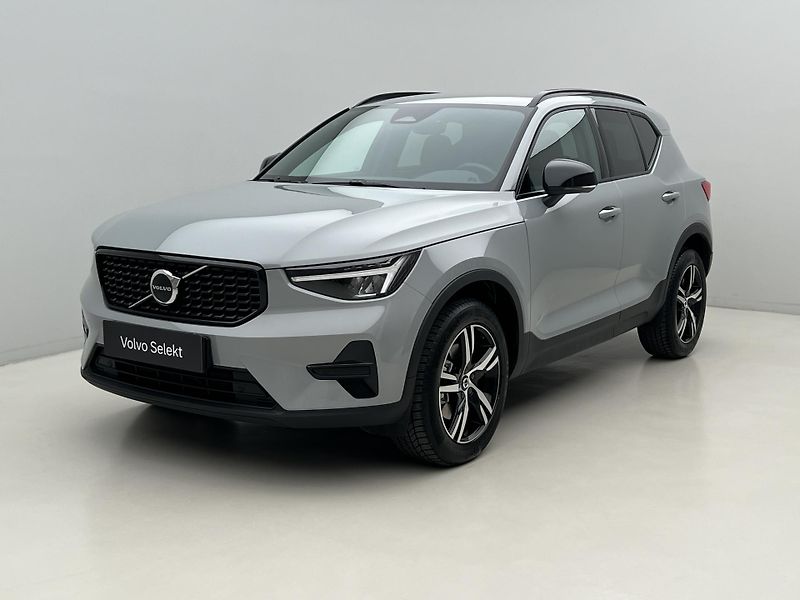 Volvo XC40 B3 DARK PLUS AUT CZ 1. maj. - fotografie inzerátu