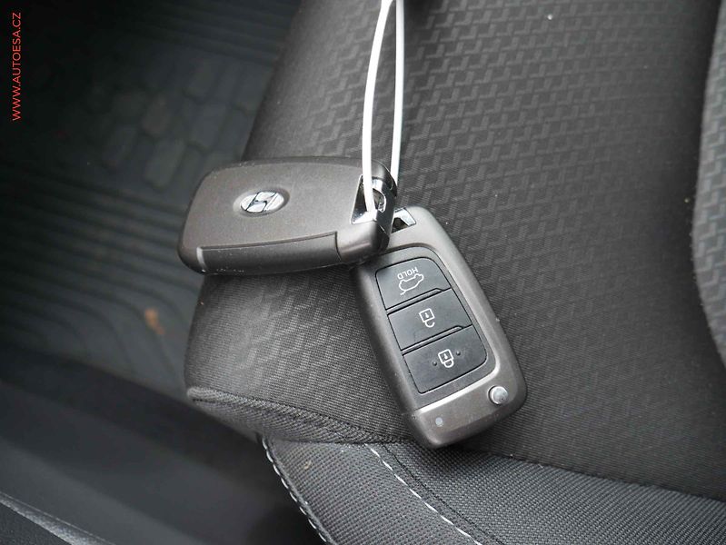Hyundai i30 (2019) 1.4 T-GDi, ČR, AC, temp. - fotka 21 z 21