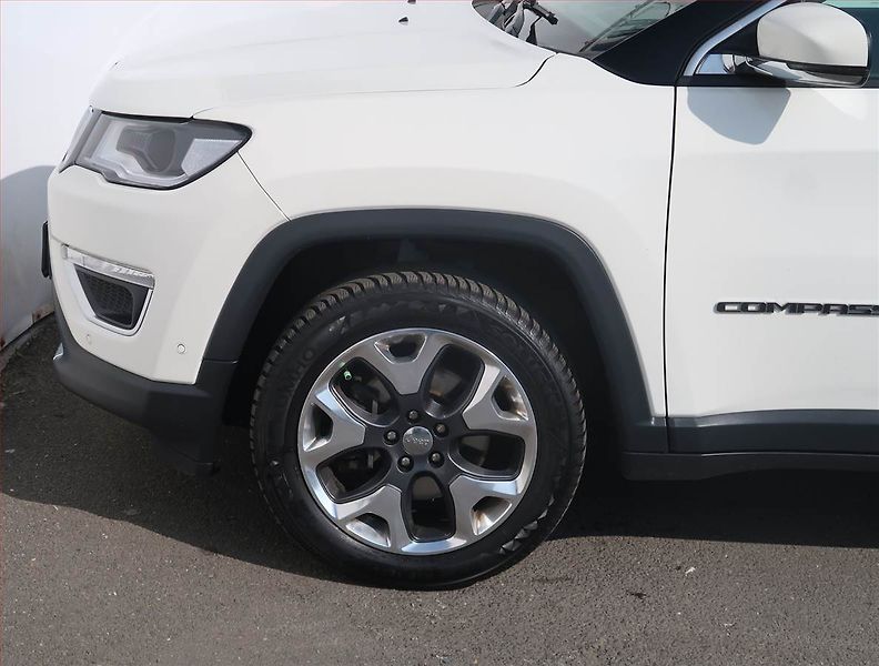 Jeep Compass (2019) 1.4 MultiAir - fotka 15 z 18