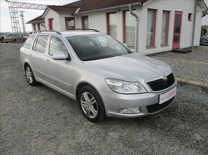 Škoda Octavia 1,6 TDI, aut. klima, servis - fotka 1 z 20