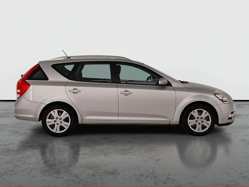 Kia Ceed (2010) 1.6 CVVT, Serv.kniha, po STK - fotka 6 z 16