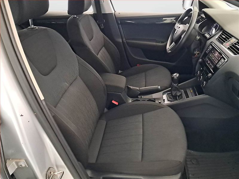 Škoda Octavia (2019) 1.5 TSI, Tempomat - fotka 9 z 16