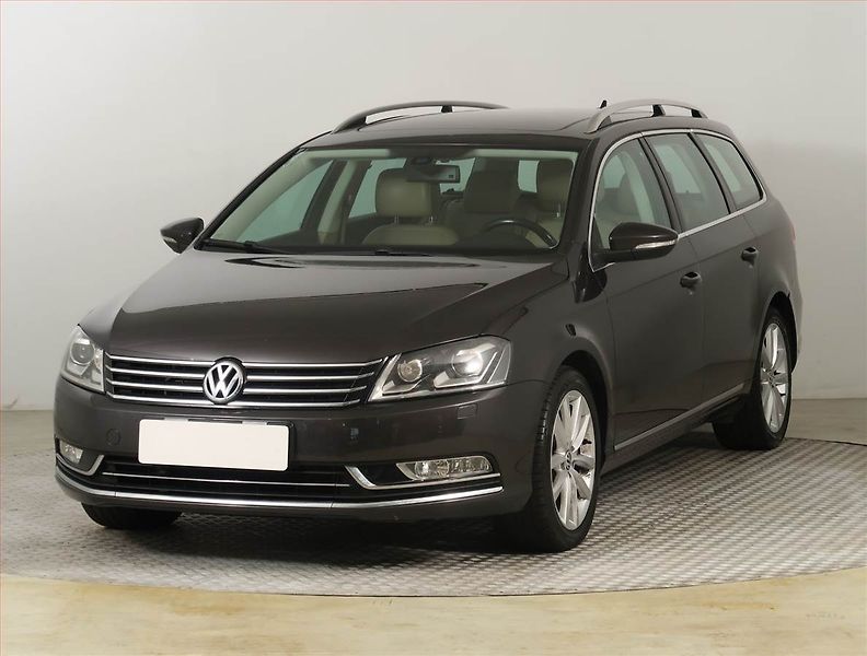 Volkswagen Passat (2011) Highline 2.0 TDI, 4X4 - fotka 2 z 24