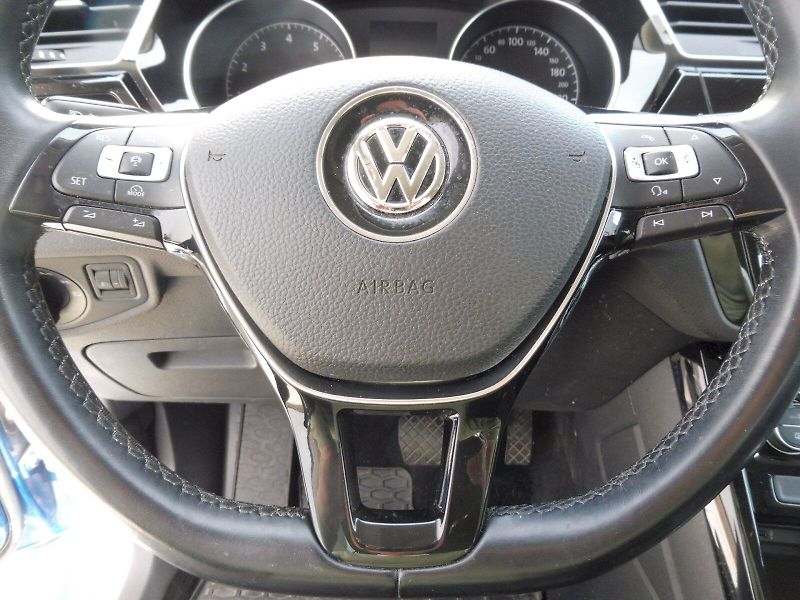 Volkswagen Touran (2016) Highline 1,4 TSI 110kW DSG - fotka 10 z 26