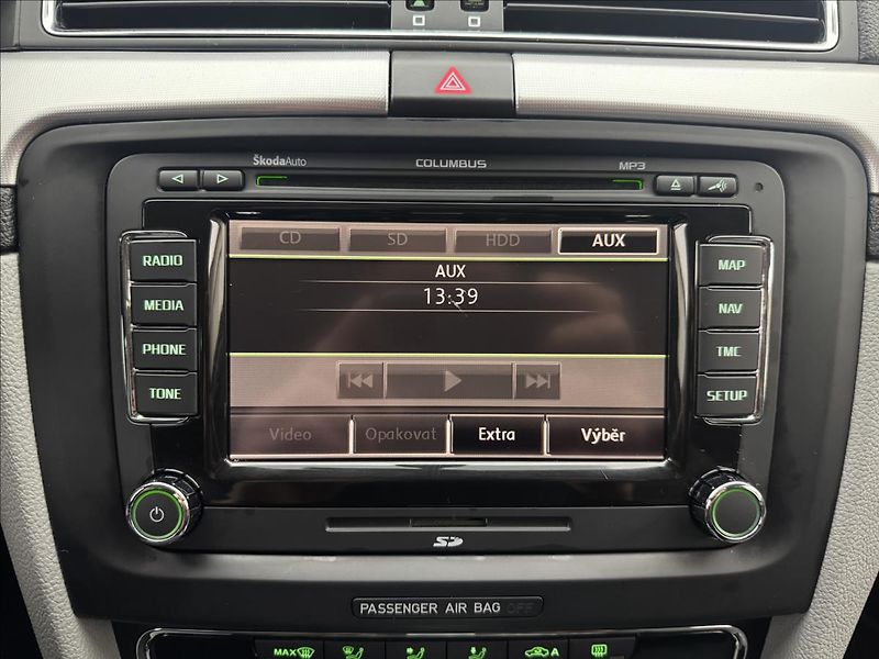 Škoda Superb 2,0 TDi DSG ALU COLUMBUS TAŽNÉ - fotka 16 z 32