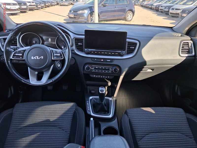 Kia Ceed (2022) 1.5 TGDi, 1.maj,ČR, TOP - fotka 8 z 18