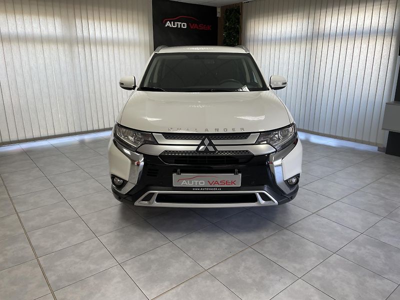 Mitsubishi Outlander 2.0 MIVEC AT 4x4 ČR REZERVACE - fotka 4 z 25