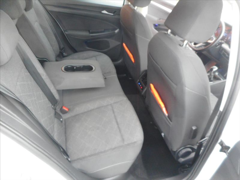 Volkswagen Golf 1,5 TSi 1.Majitel ČR - fotka 17 z 23