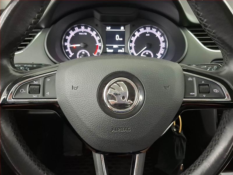 Škoda Octavia (2018) 1.6 TDI, Tempomat - fotka 16 z 18