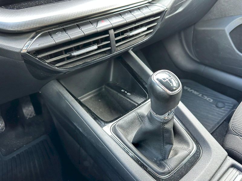 Škoda Octavia (2023) 2.0 TDI 85kW Ambition Combi - fotka 18 z 22