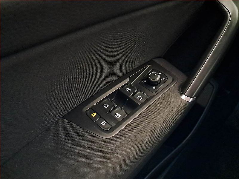 Volkswagen Touran (2018) R-Line 1.5 TSI - fotka 20 z 21