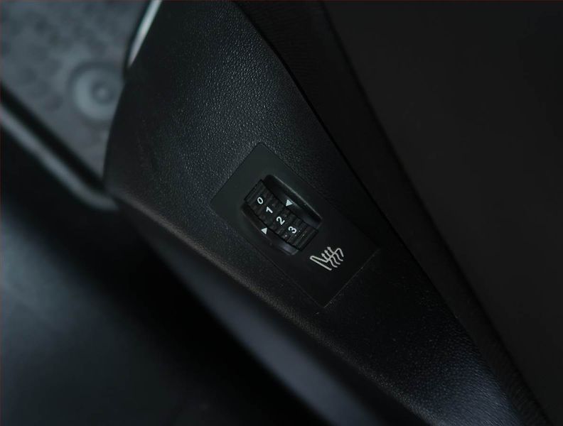 Peugeot 2008 (2016) 1.6 BlueHDi, Serv.kniha - fotka 19 z 20