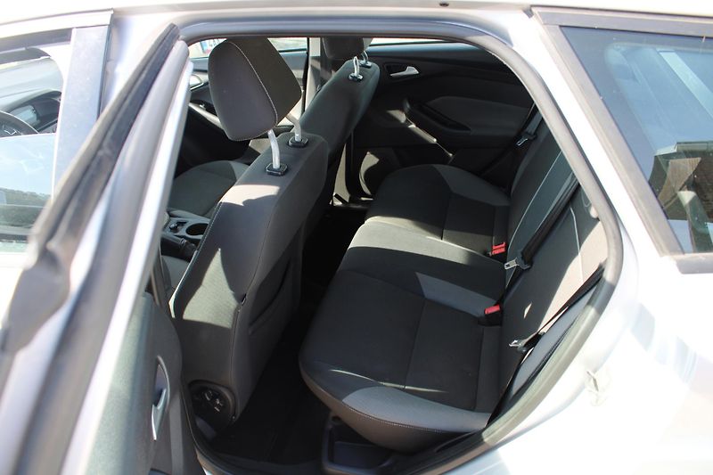 Ford Focus (2012) 1,6i KLIMA EL.OKNA PDC ESP - fotka 10 z 16