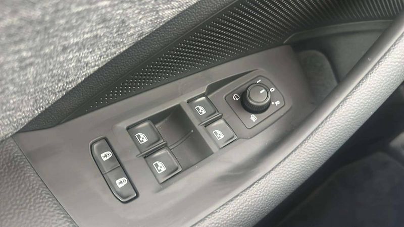 Škoda Superb Combi Selection 2,0TDI 110kW D - fotka 17 z 30