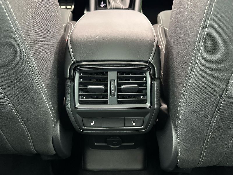 Škoda Karoq (2024) DSG 2.0TSI 140kW 4x4 SportLine - fotka 28 z 34