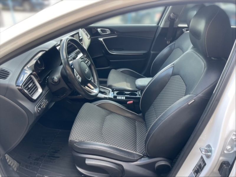 Kia Ceed 1,5 T-GDI 118 Top AT - fotka 7 z 11