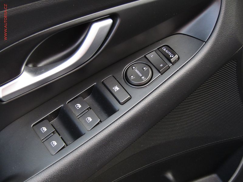 Hyundai i30 (2020) 1.5T-GDi, ČR, navi, LED - fotka 11 z 23