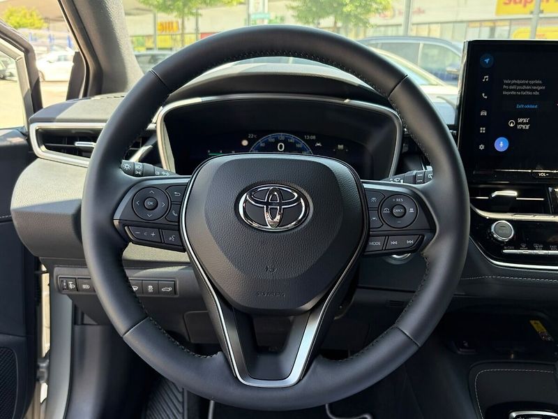 Toyota Corolla 1.8 Style - fotka 8 z 19