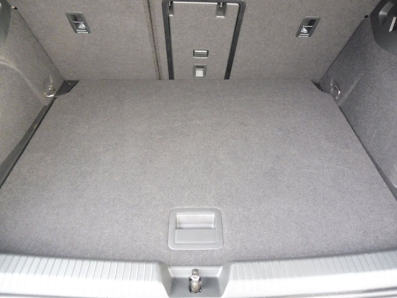 Volkswagen Golf (2025) People 1,5 TSI 85kW - fotka 20 z 26