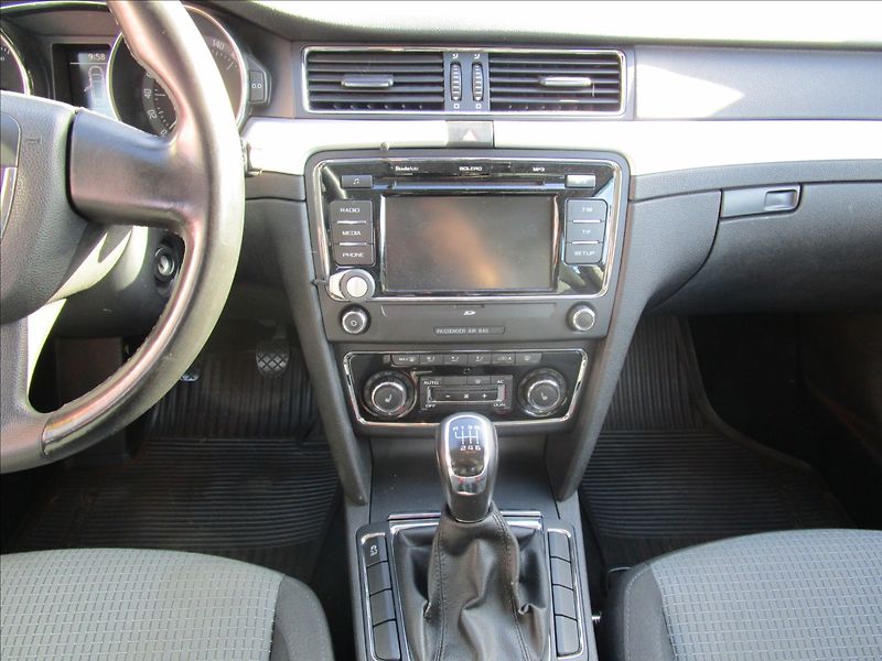 Škoda Superb Combi 2.0TDi Ambi, aut. Klima - fotka 9 z 40