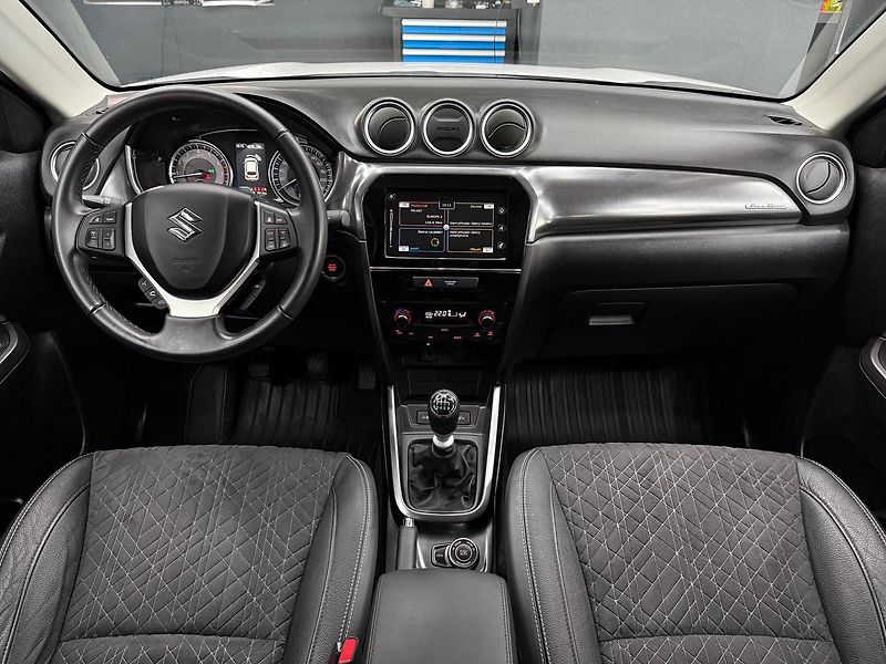 Suzuki Vitara (2023) 1.4 BoosterJet Mildhybrid Prem - fotka 12 z 29