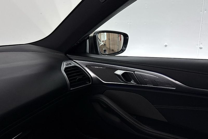 BMW Řada 8 M850i xDrive - fotka 16 z 25