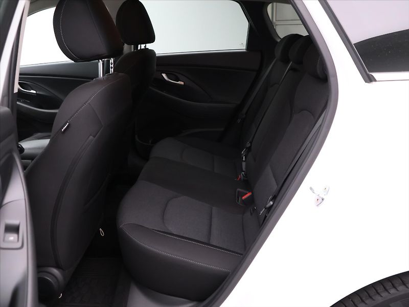Hyundai i30 1,6 CRDI CZ 1.Maj. DPH - fotka 13 z 27