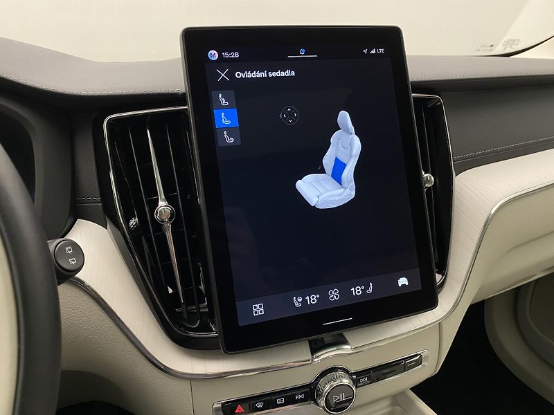 Volvo XC60 T8 AWD RECHARGE DARK ULTRA CZ - fotka 65 z 67