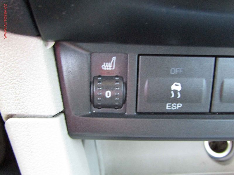 Ford Focus (2007) 1.6i, AC, výhřev sed - fotka 17 z 20