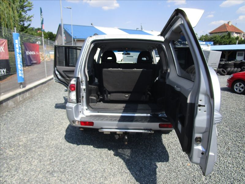 Mitsubishi Pajero 3.2 Di-D, 4x4, aut. klima, 7 m - fotka 44 z 54