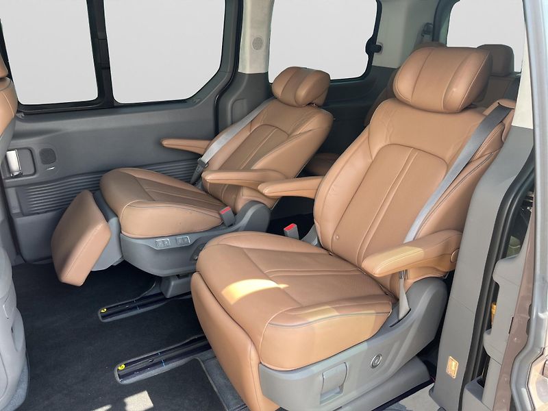 Hyundai Staria (2025) LUXURY 1.6 117kW, HEV, ČR, 1.m - fotka 26 z 30