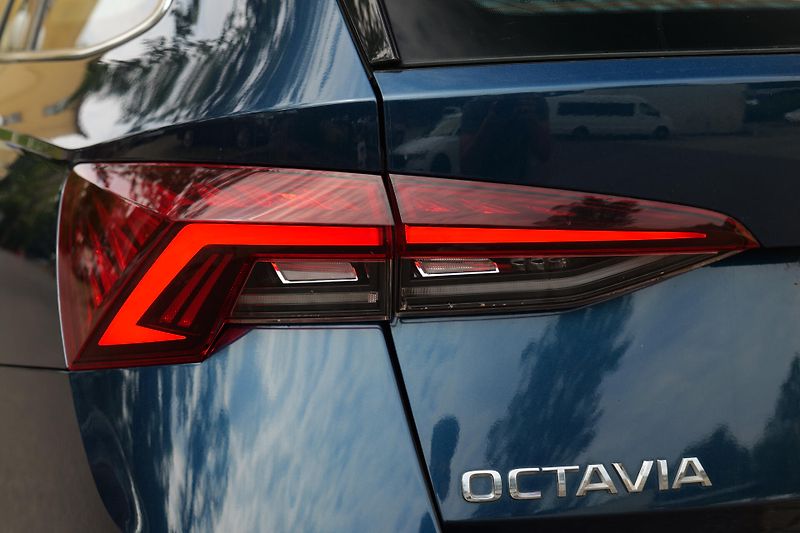 Škoda Octavia 1.5TSI Kam Ad.Temp. KESSY Taž - fotka 12 z 43