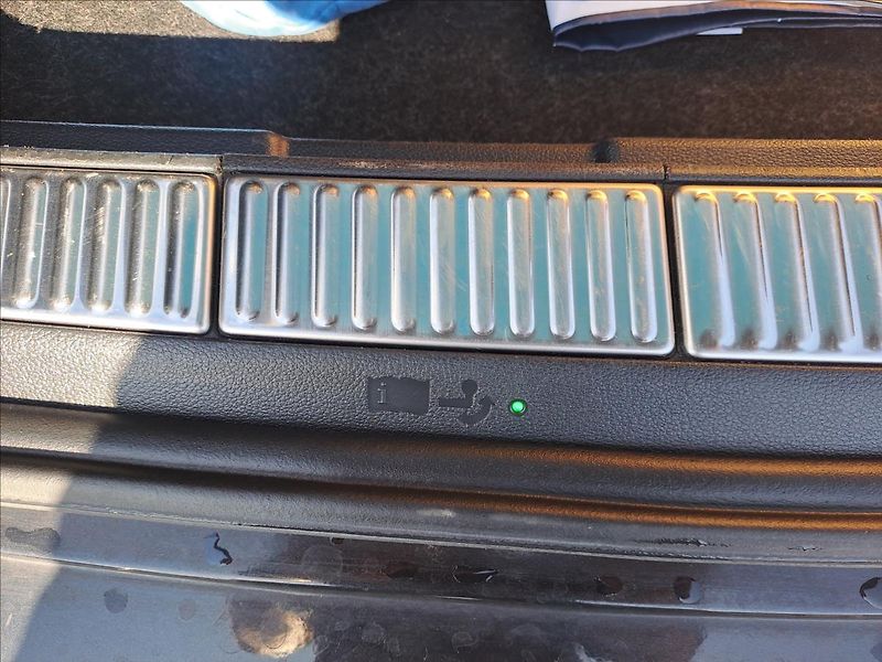 Škoda Superb 2,0 TDI 4x4 DSG L&K KOUPENO CZ - fotka 23 z 24
