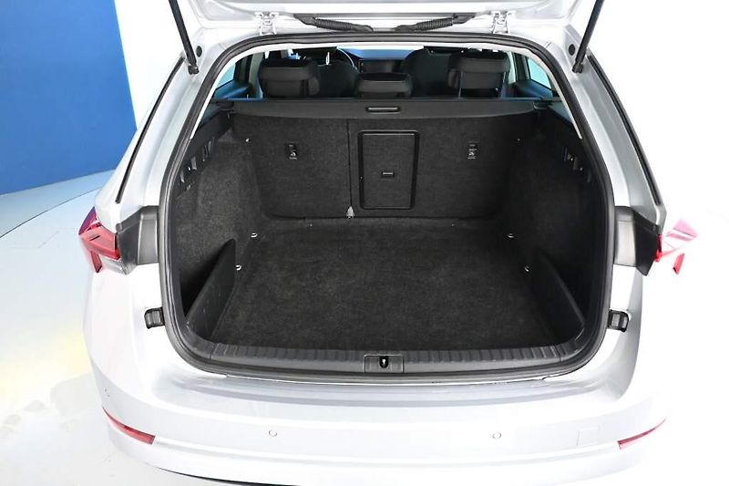 Škoda Octavia (2021) 2.0 FIRST EDITION LED Tažné Ma - fotka 7 z 33